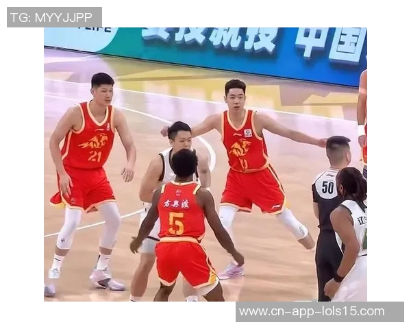 广厦与辽宁激战正酣实时比分更新带你直击比赛精彩瞬间